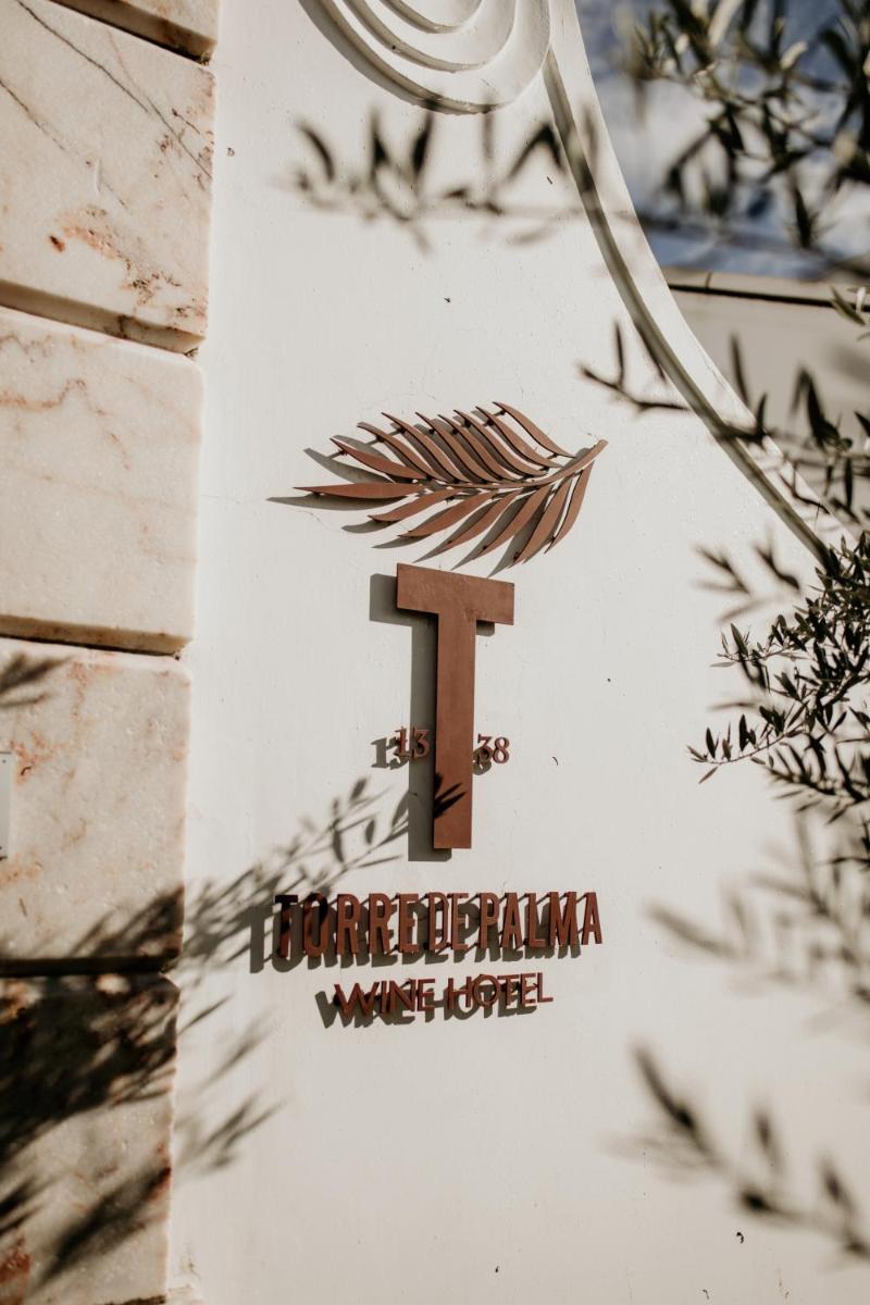 Um certificado, prémio, placa ou documento mostrado em Torre de Palma Wine Hotel, Monforte, a Member of Design Hotels