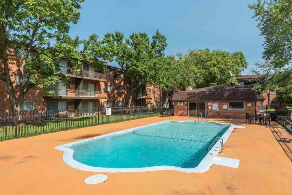 Cozy Home Away From Home - Housity