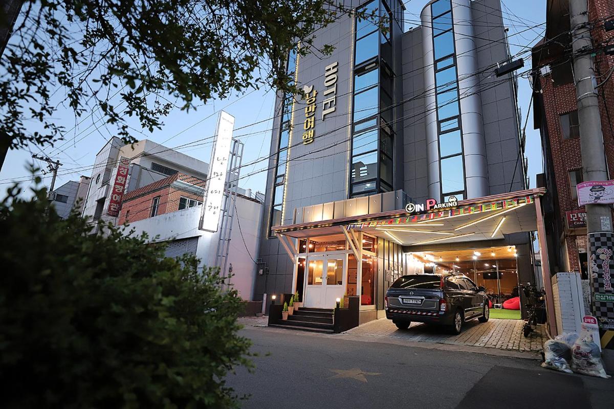 Stay RomanticTrip_Hostel - Housity