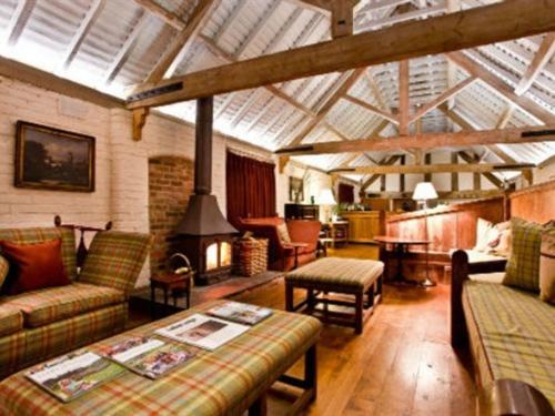 Old Downton Lodge - Housity