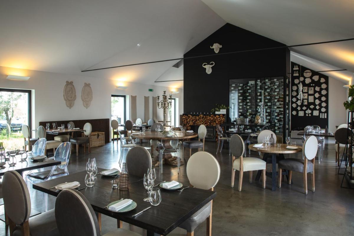 Um restaurante ou outro lugar para comer em Torre de Palma Wine Hotel, Monforte, a Member of Design Hotels