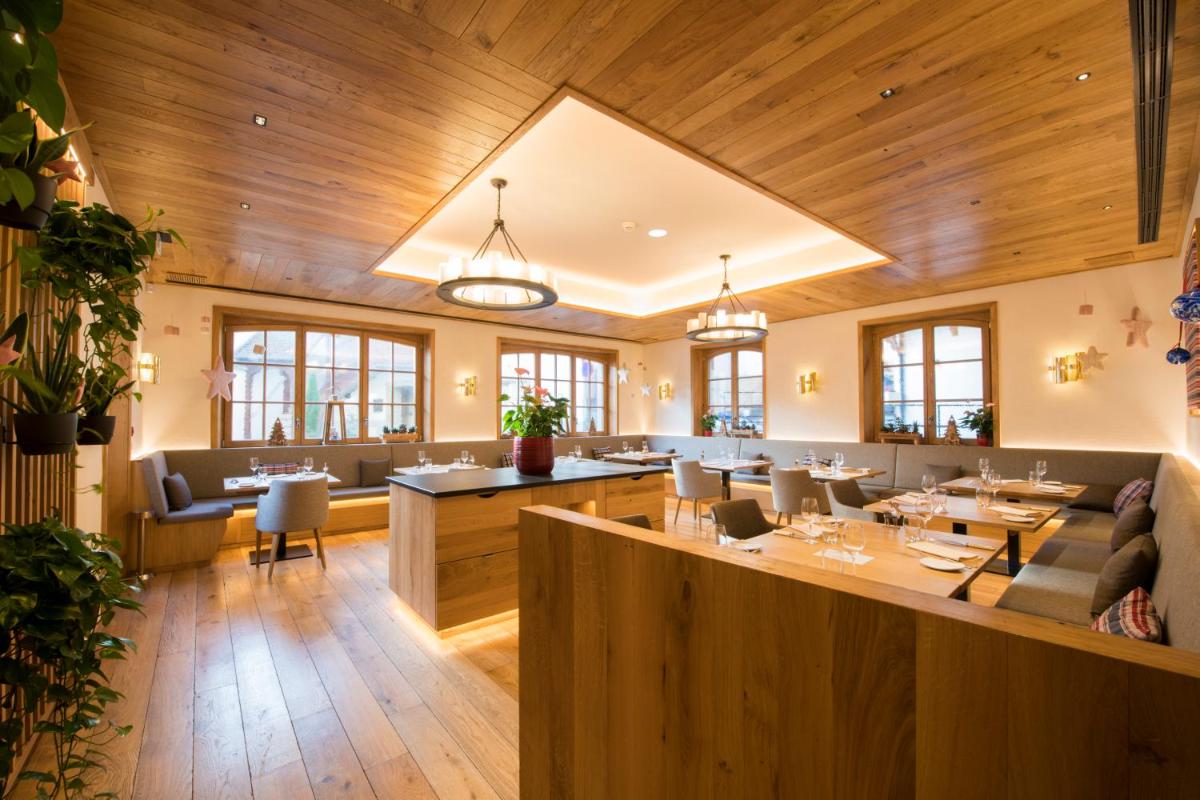 Coin salon dans l'établissement Hostellerie Des Châteaux & Spa