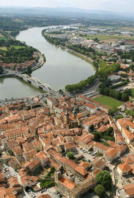 Charmant appartement au cœur de Neuville - Lyon à 20mn - Housity
