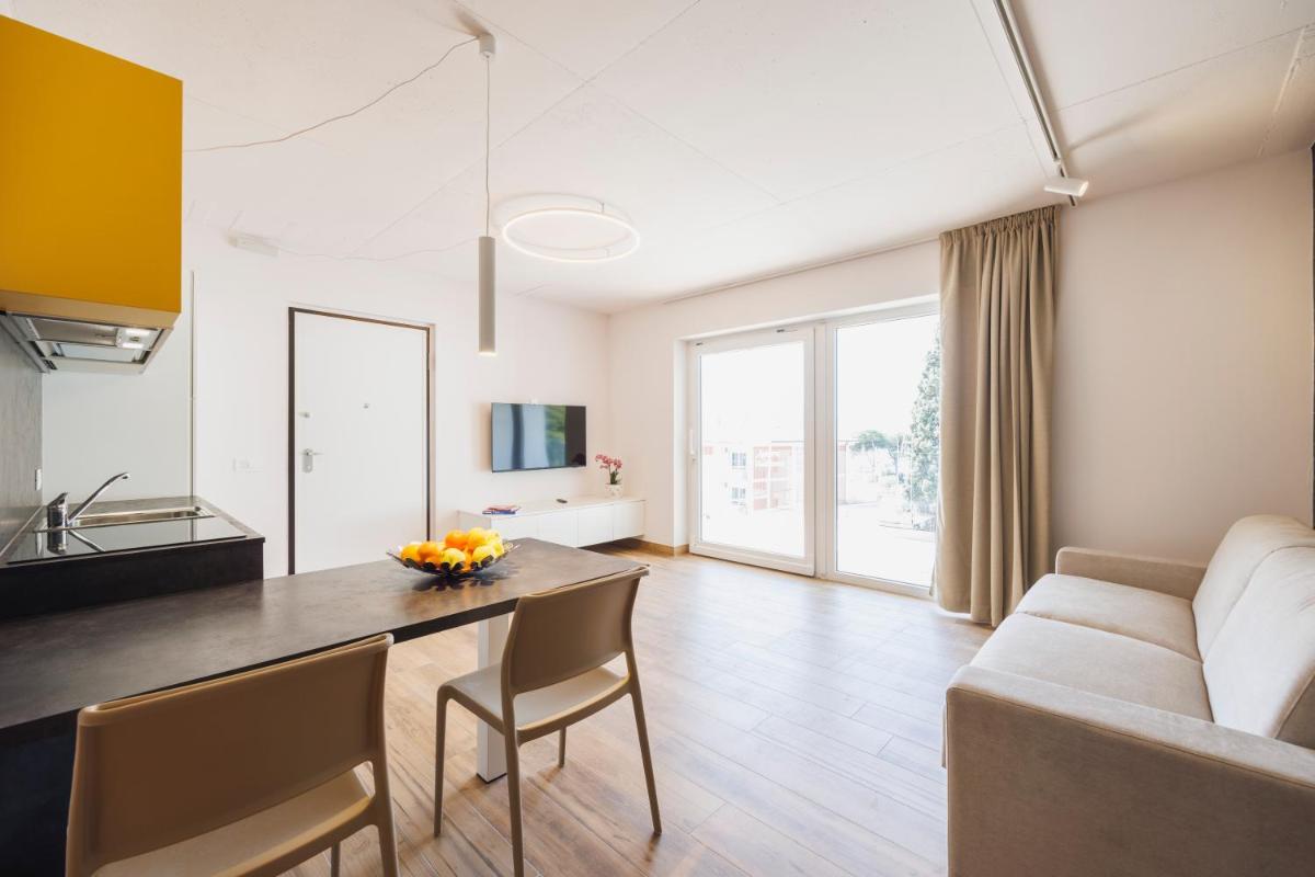 Lake Side Suites - Housity