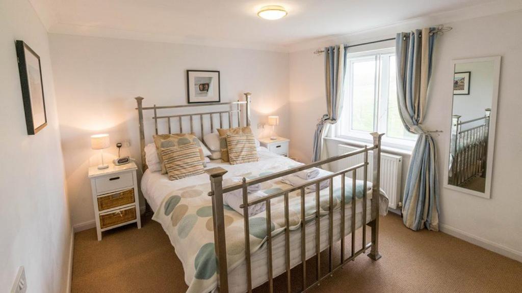 Chesil Beach Lodge Burton Bradstock Dorset DT64RJ - Housity