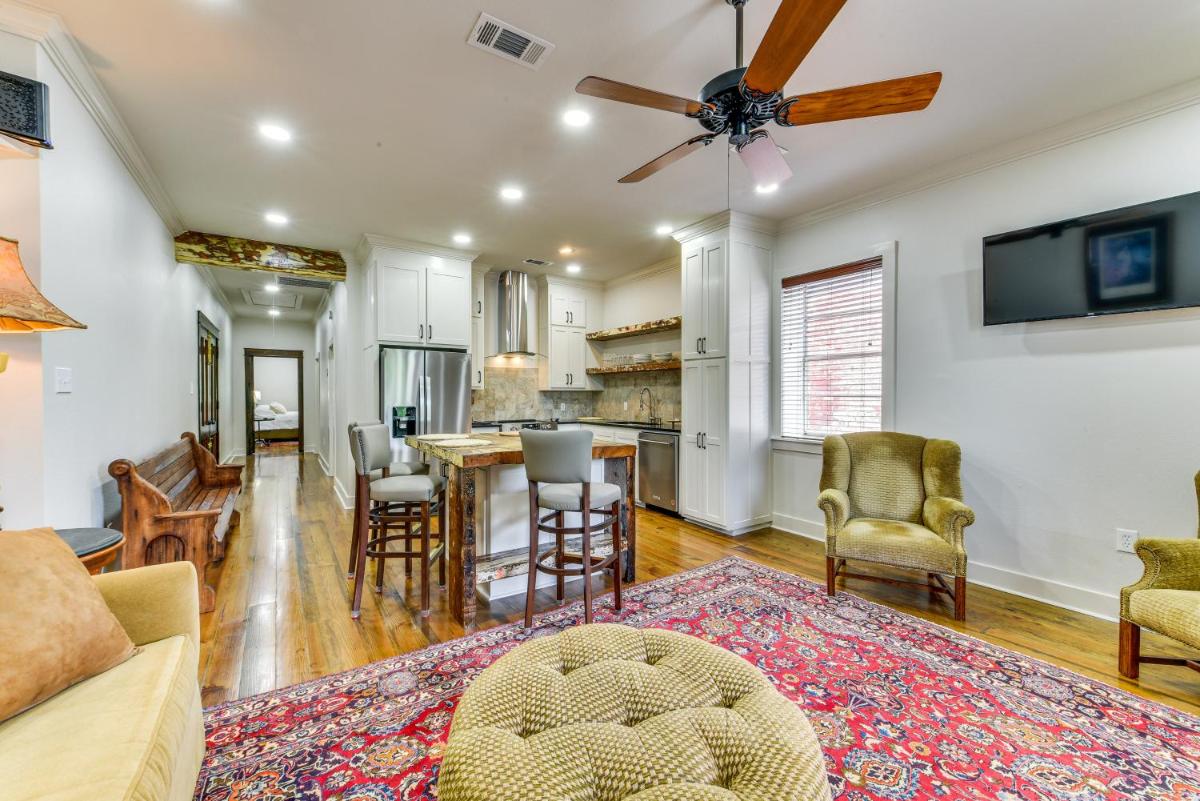 Charming Louisiana Getaway with Furnished Balcony! - Housity