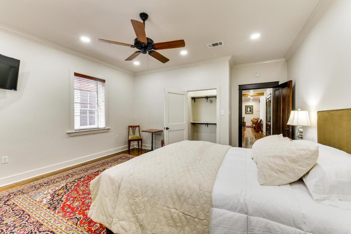 Charming Louisiana Getaway with Furnished Balcony! - Housity