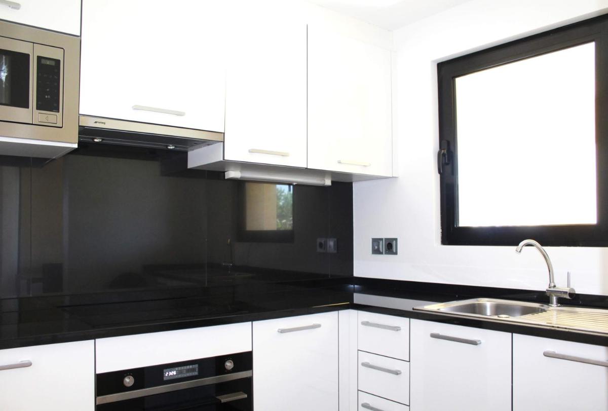 A cozinha ou kitchenette de AP Adriana Beach Resort