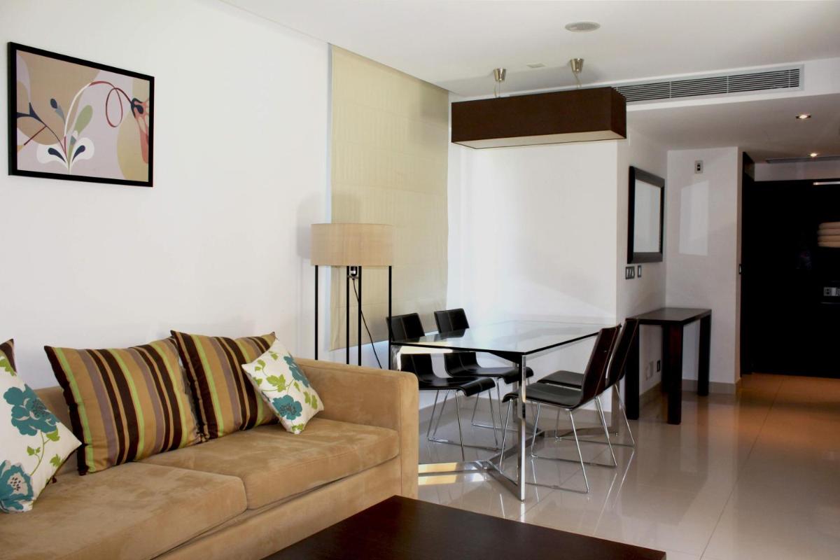 Uma área de estar em AP Adriana Beach Resort