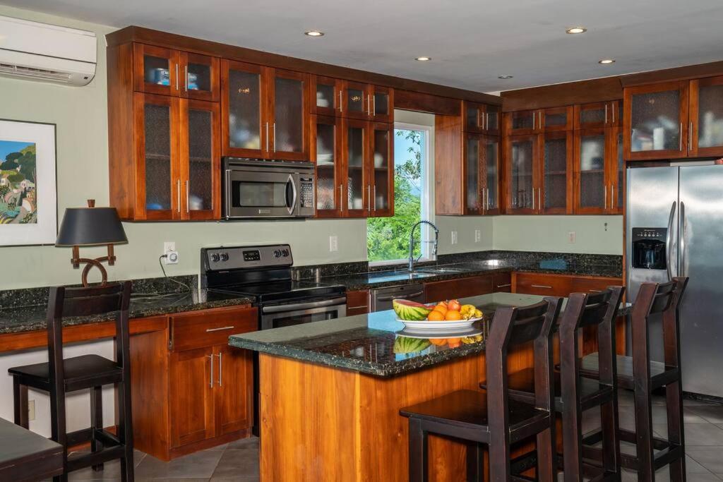 Casa Sol w/ Ocean View & Pool - Housity