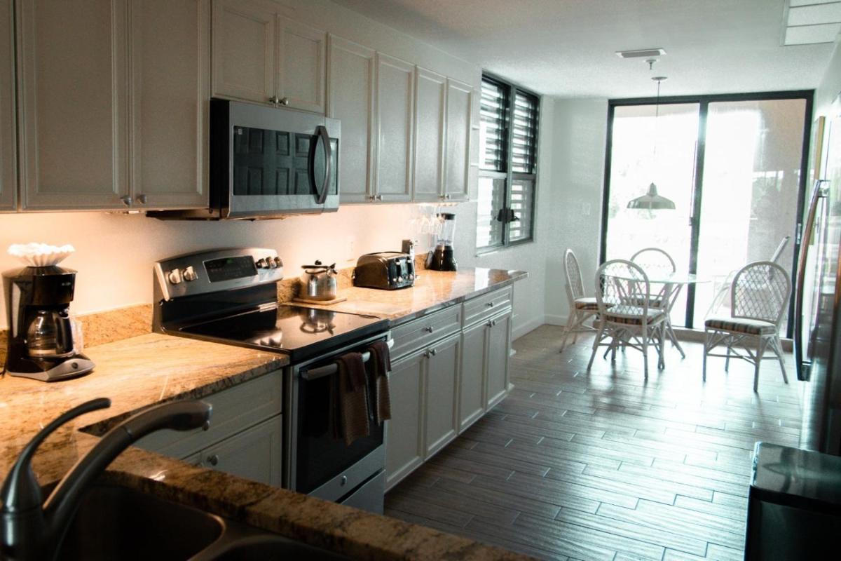 Longboat Bay Club by CoolVacay - Housity