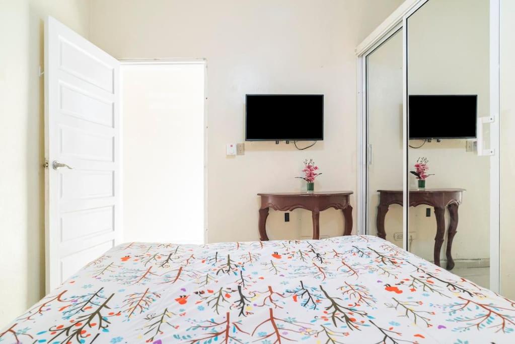 Habitación cerca del Mar, Obelisco Macho y Zona Colonial - Housity