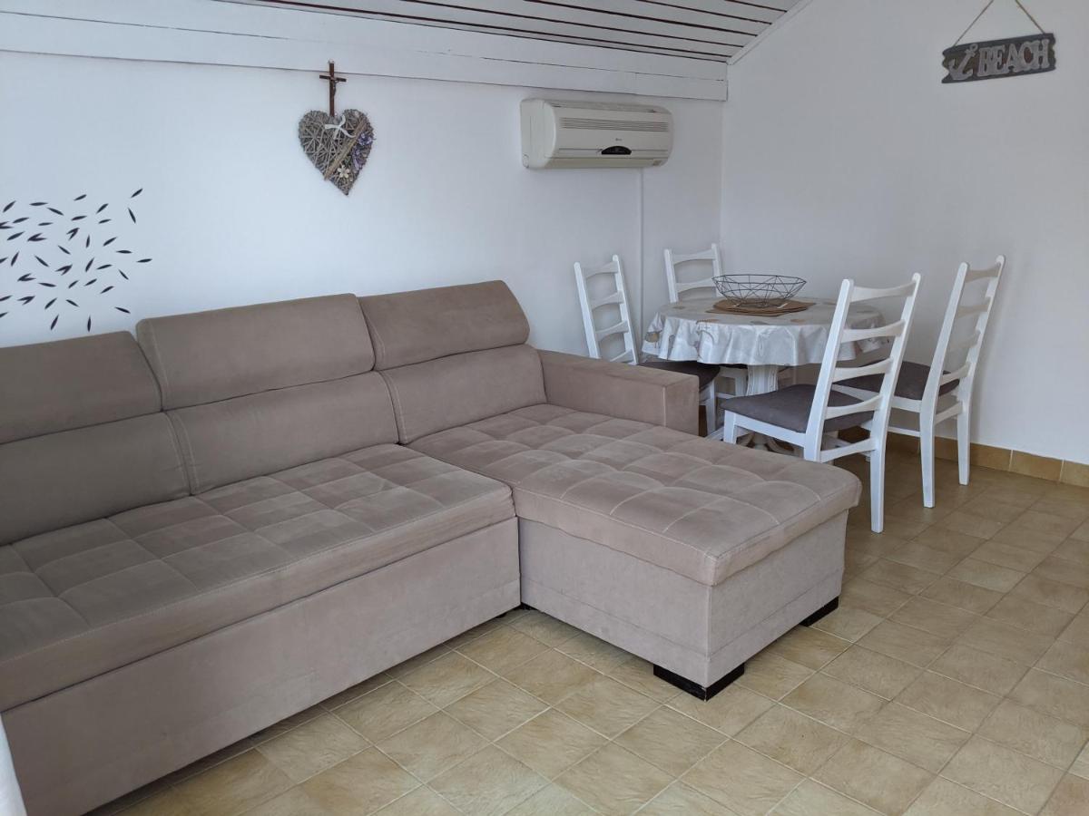 Emilija Apartments Privlaka - Housity