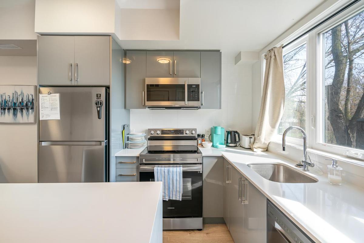 Suitetrails - Brand new beautiful 3 beds 2 bathroom condo