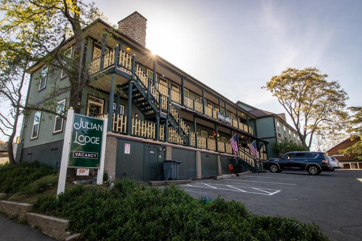 Julian Lodge - Housity
