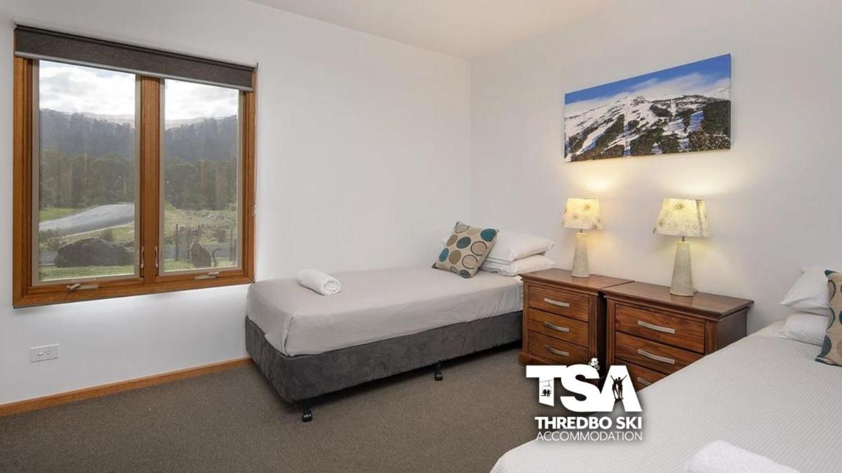 Ski Fall at Lake Crackenback - Housity