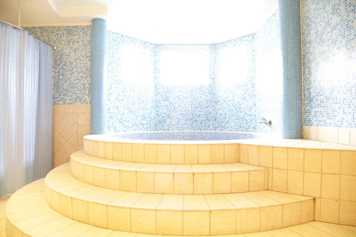 Hotel Versal - Housity