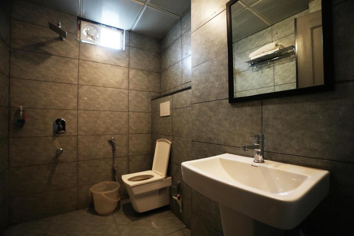 Hotel Townhouse at Udaipur City Railway Station - Housity