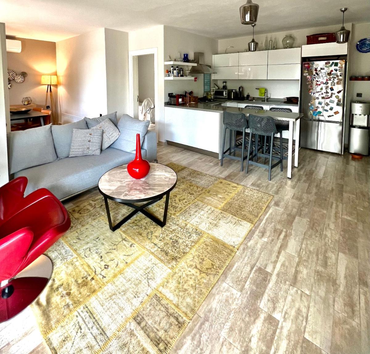 Cute Bodrum Home, Modern 2 plus 1 stand alone house with garden, near the beach - Housity