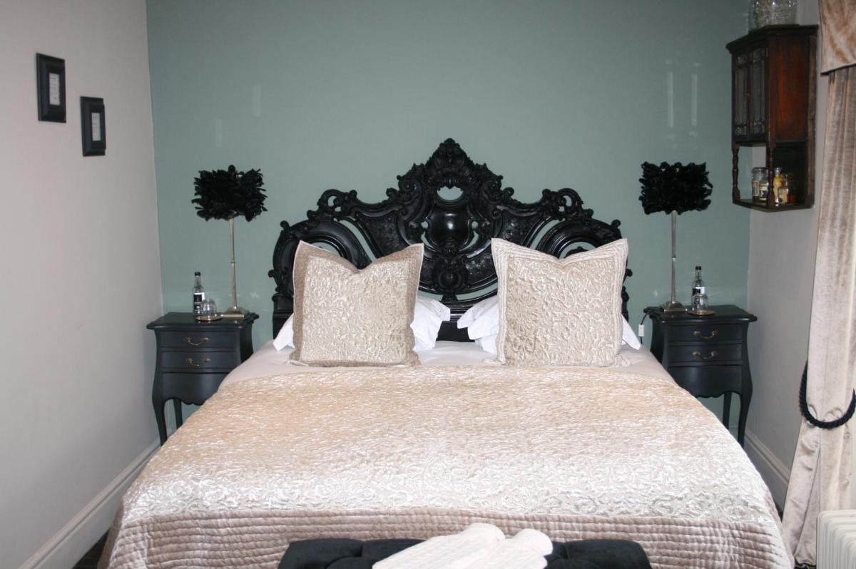 The New White Lion - Housity