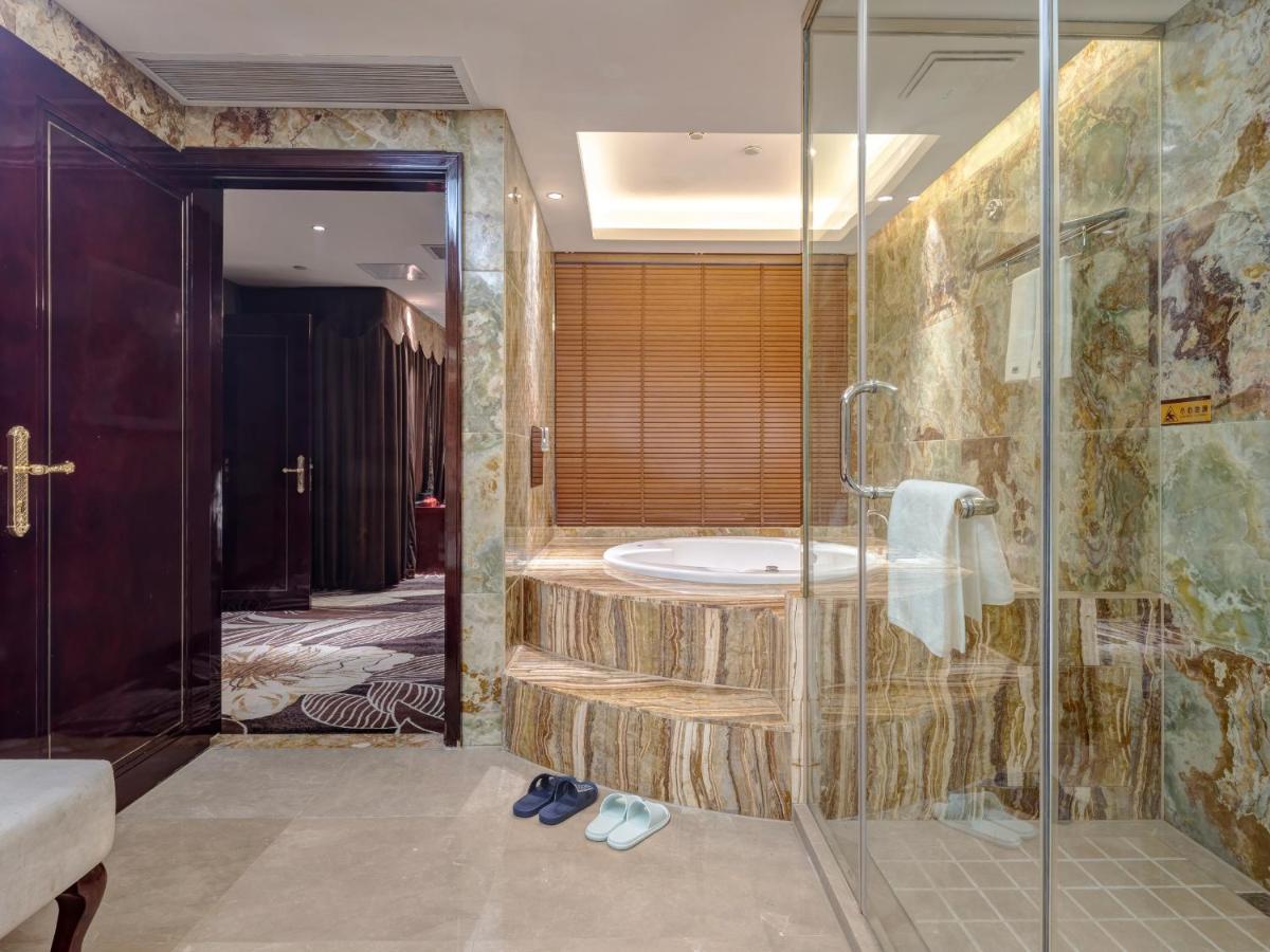 Suitetrails - Days Hotel & Suites China Town - Metro Line 2 - Nearby Wuyi Square ,Orange Island,Hunan Museum