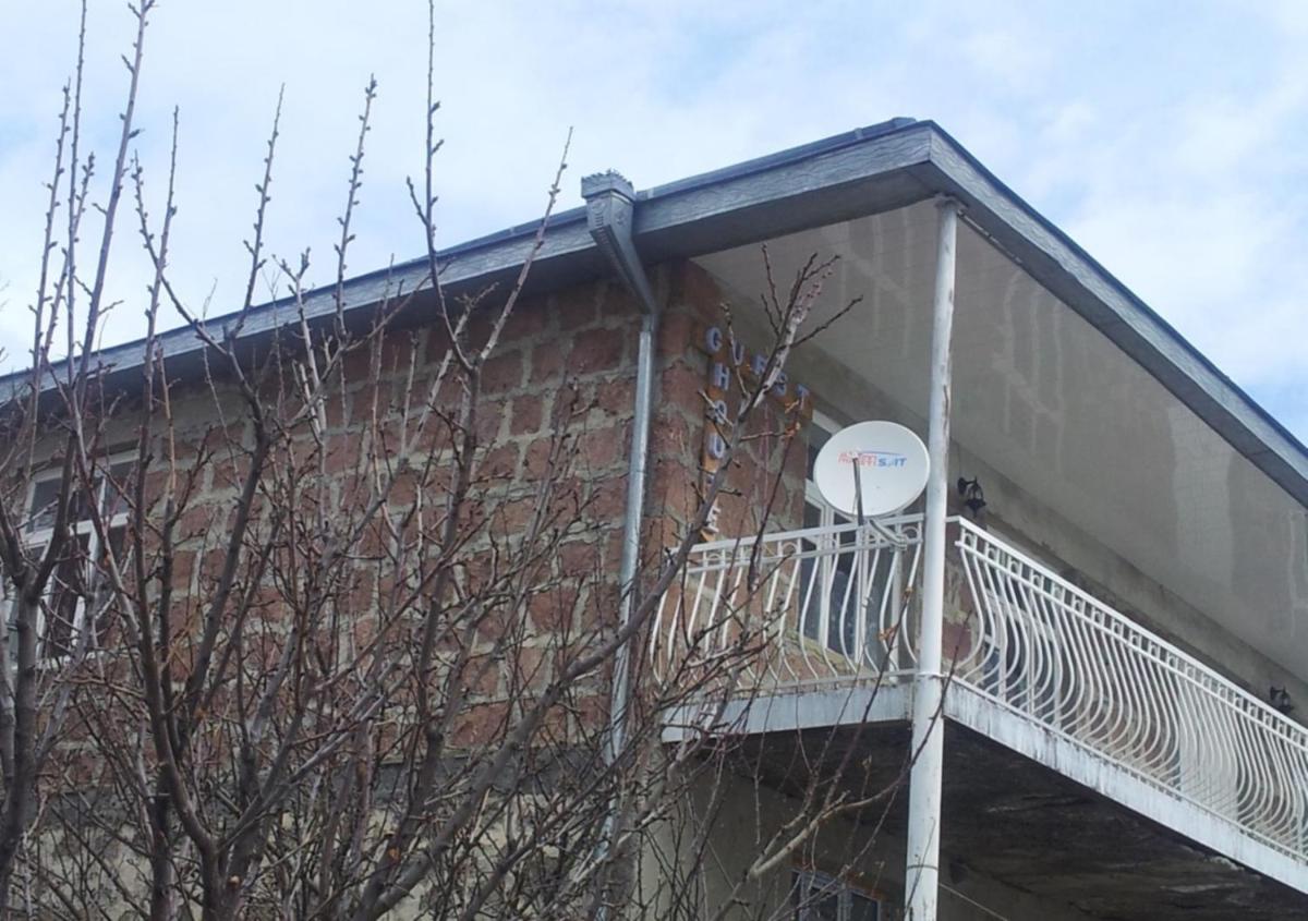 Red Stone Guest House - Housity