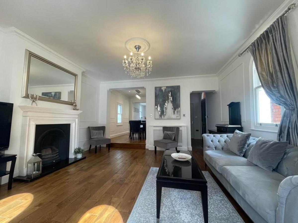 Castle View House - Housity
