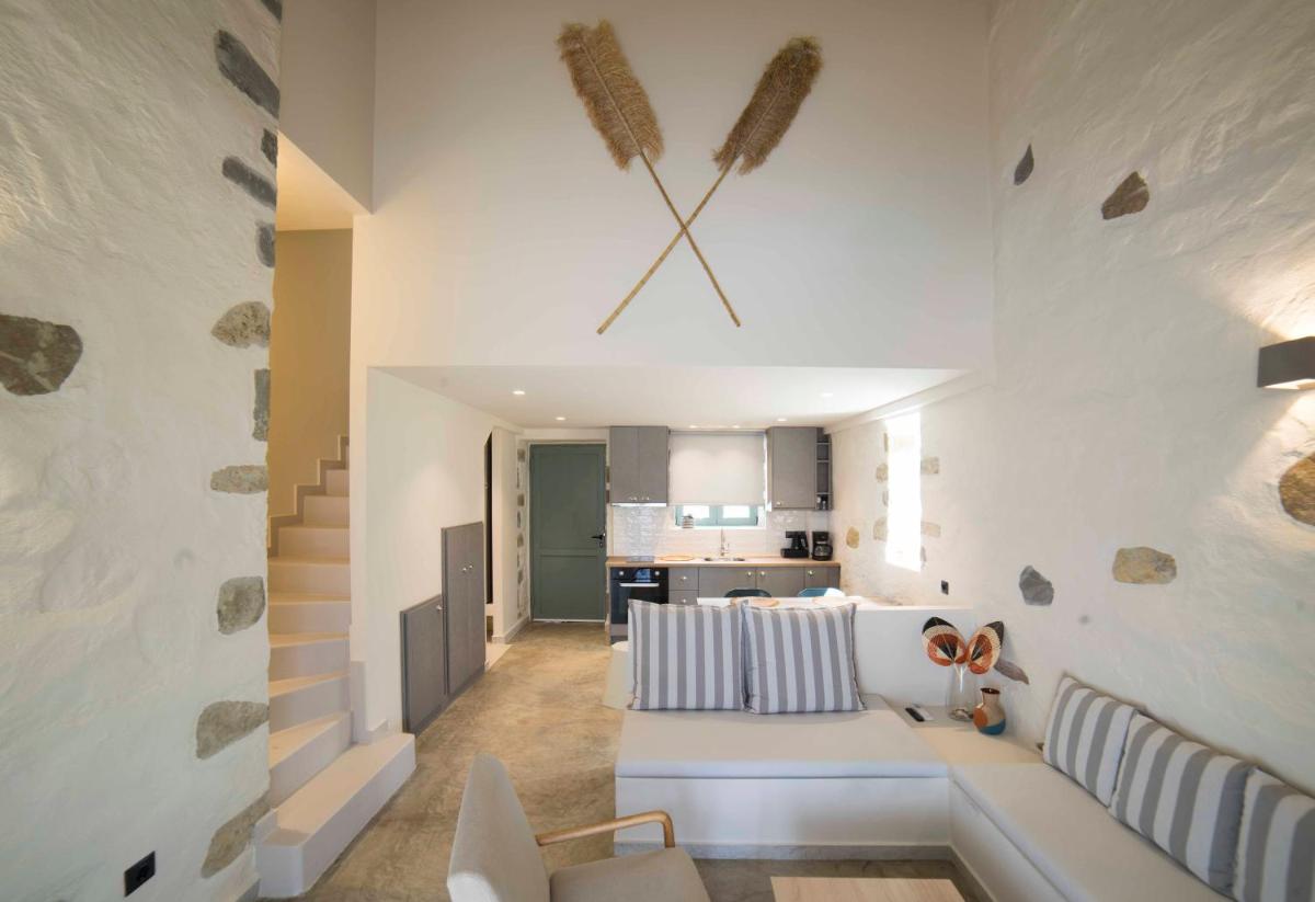 Afentiko Pigadi - Housity