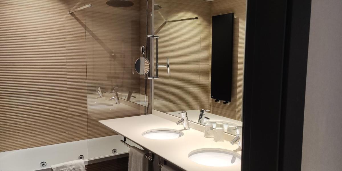 Un baño de Silken Ciudad Gijón