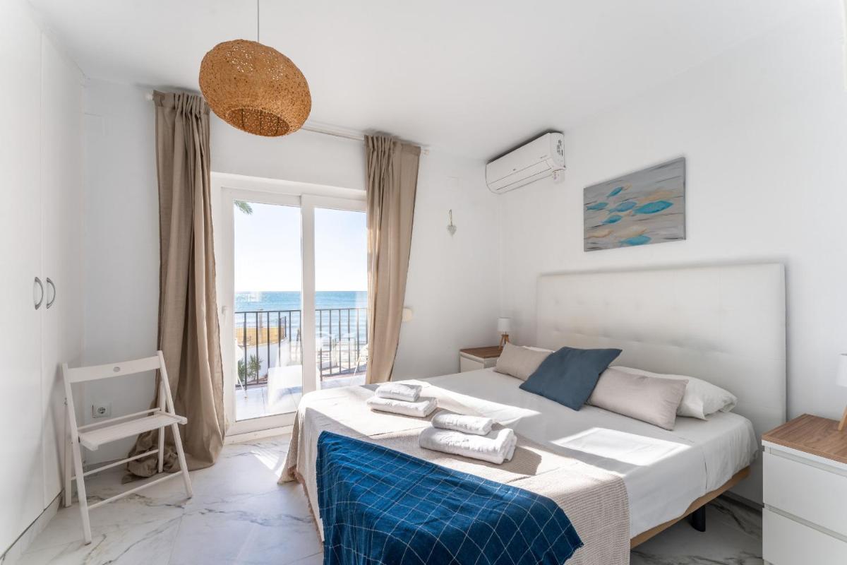 Beach house with direct access to Calahonda Beach and open sea views CS183 - Housity