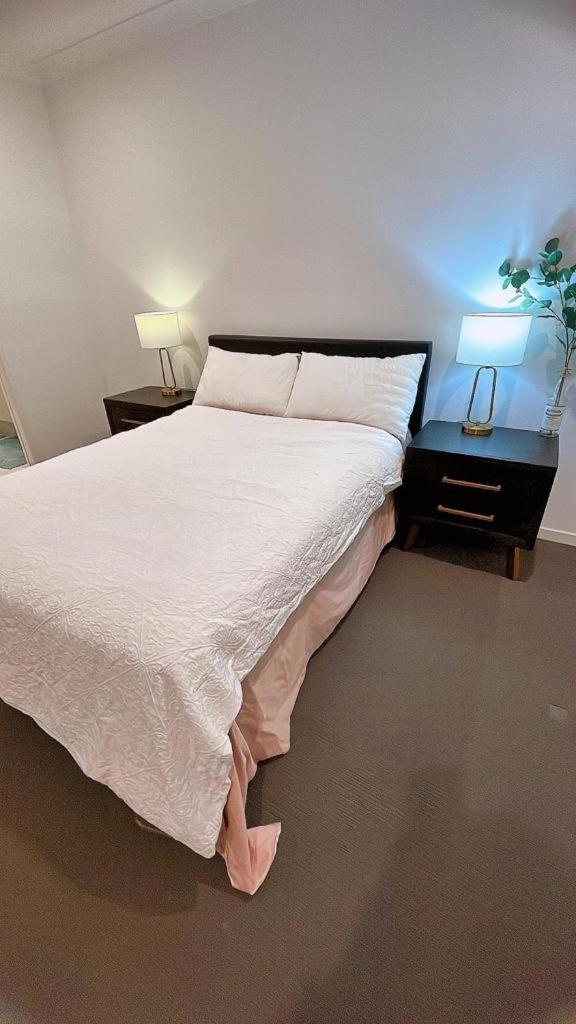 Near helensvale station - Housity
