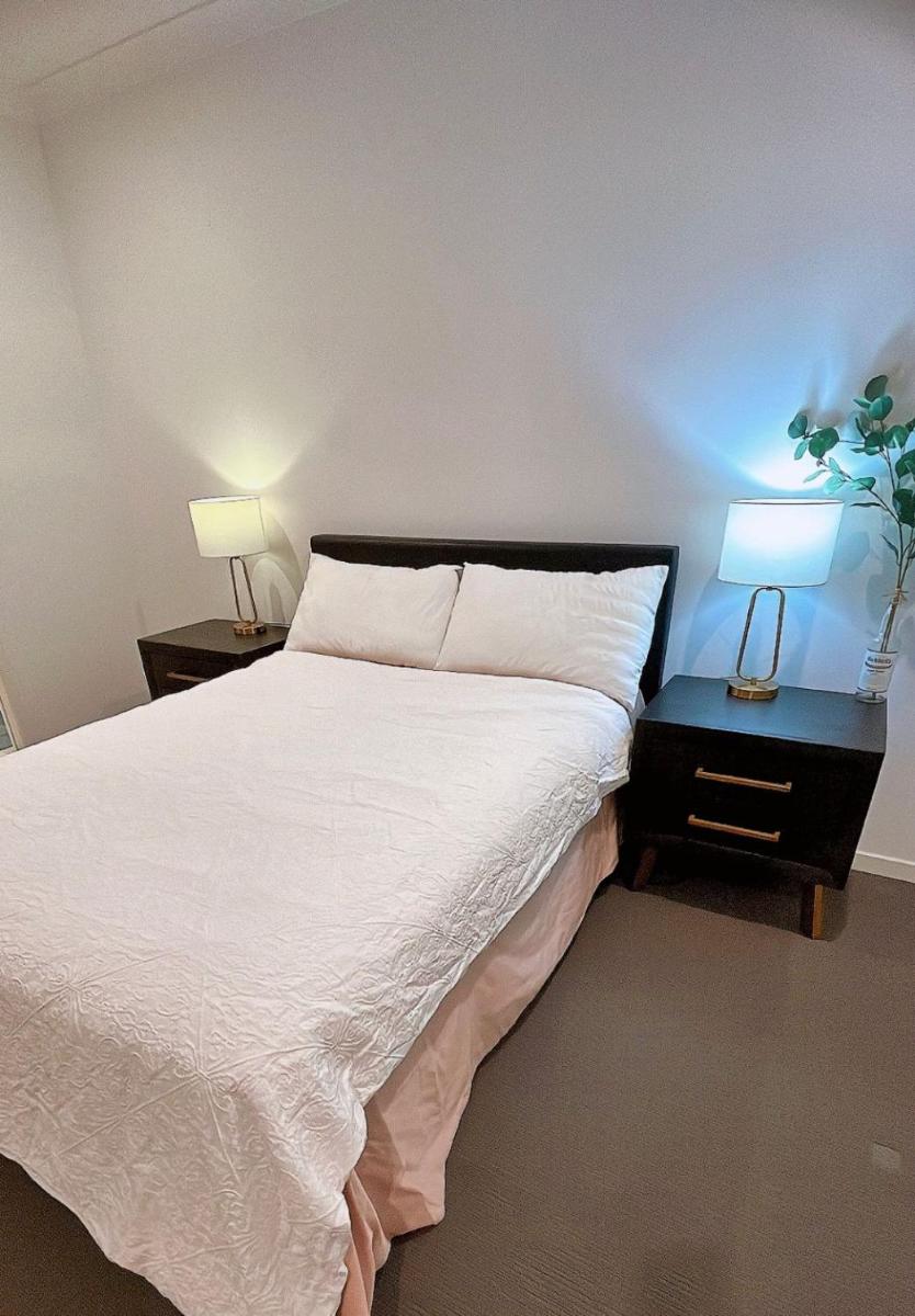 Near helensvale station - Housity
