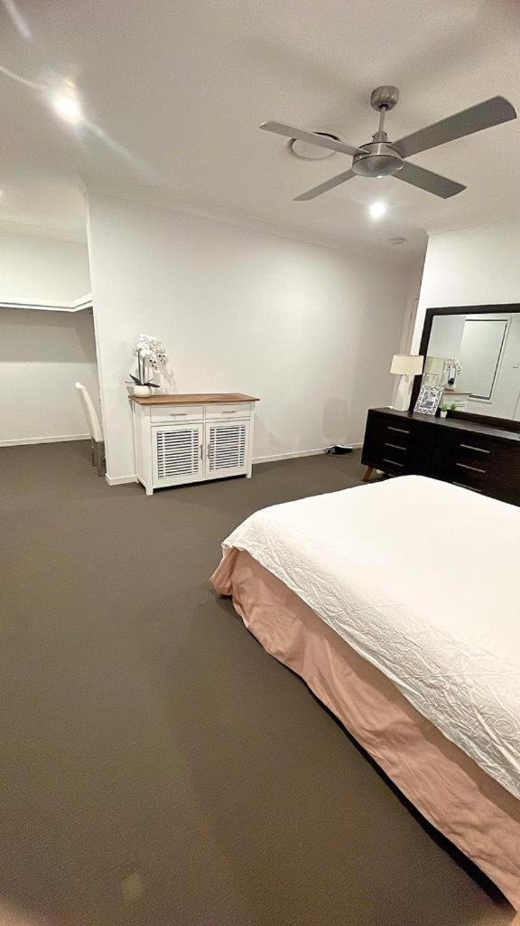Near helensvale station - Housity