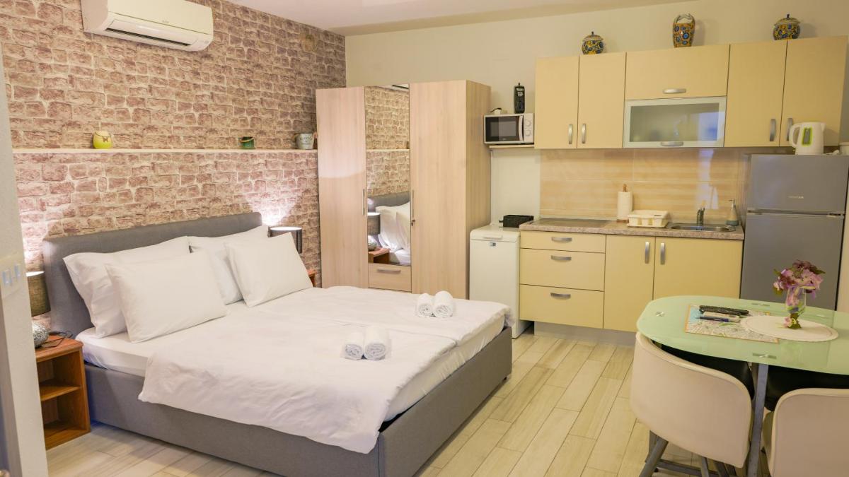Bliss Apartments with free parking - Housity