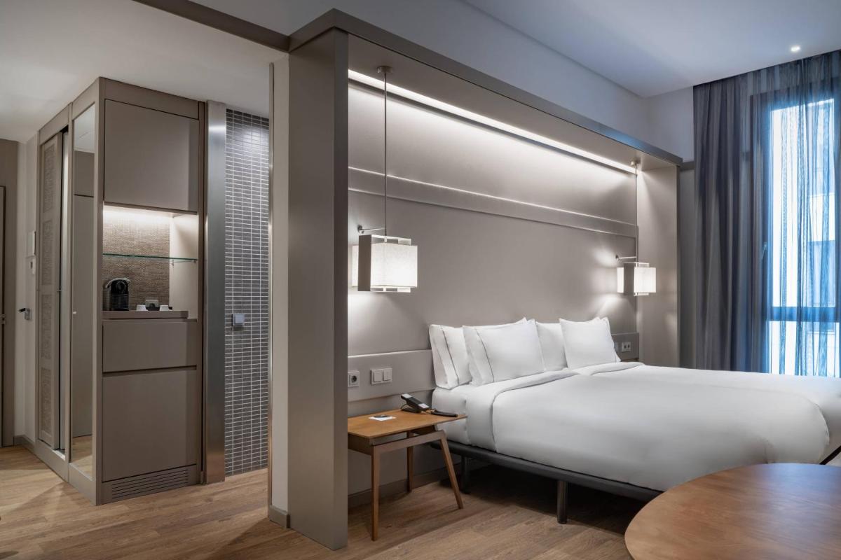 AC Hotel Recoletos by Marriott - Housity