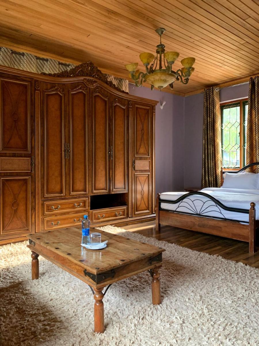 Suitetrails - The Palace Inn, Karen
