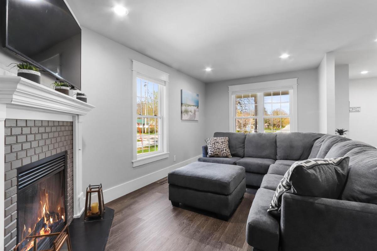 Williams Bay House - Cherry Street Retreat - Housity
