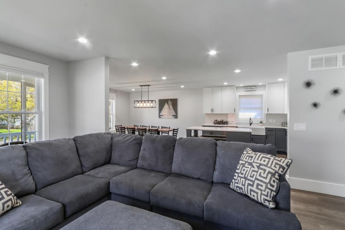 Williams Bay House - Cherry Street Retreat - Housity