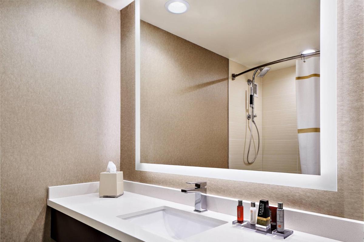 Cleveland Marriott East - Housity