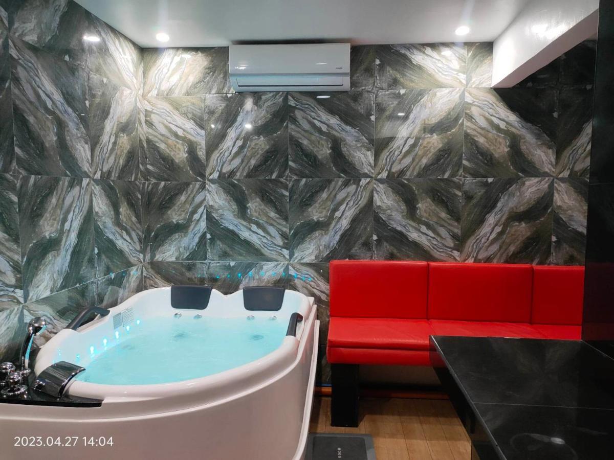 King Rapid Rise Hotel - Housity