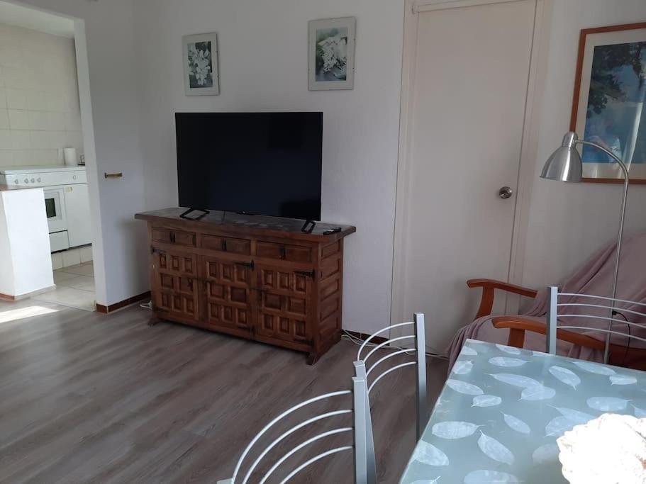 Private villa with heated pool close to the beach. - Housity