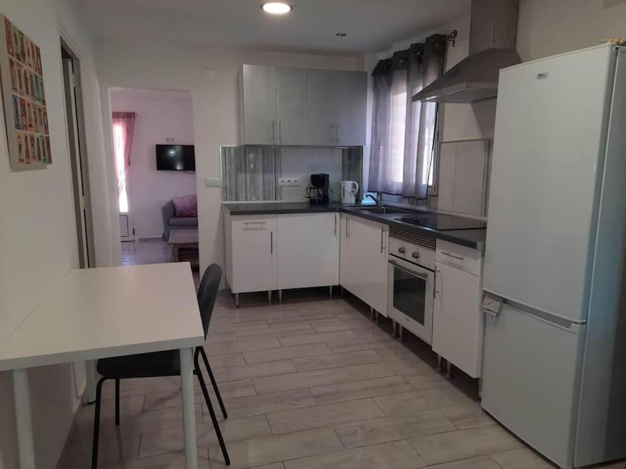 Private villa with heated pool close to the beach. - Housity