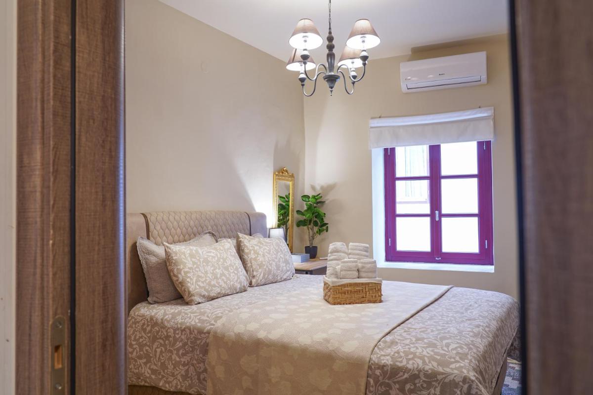 Traditional house of 1898 in the heart of old town of Nafplio - Housity