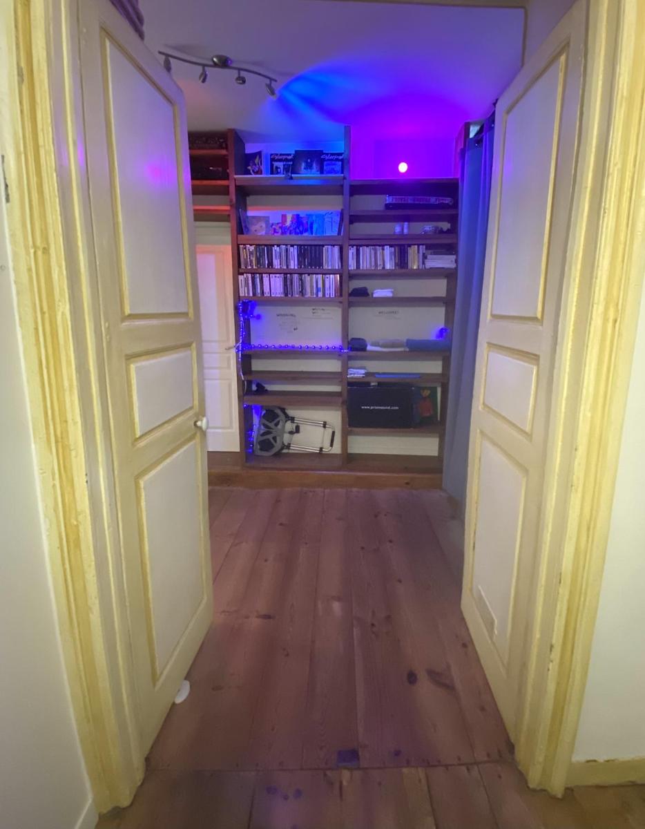 FLOYDROOM'S Pau chambre hôtes standing dans appartement partagé proche château - Housity
