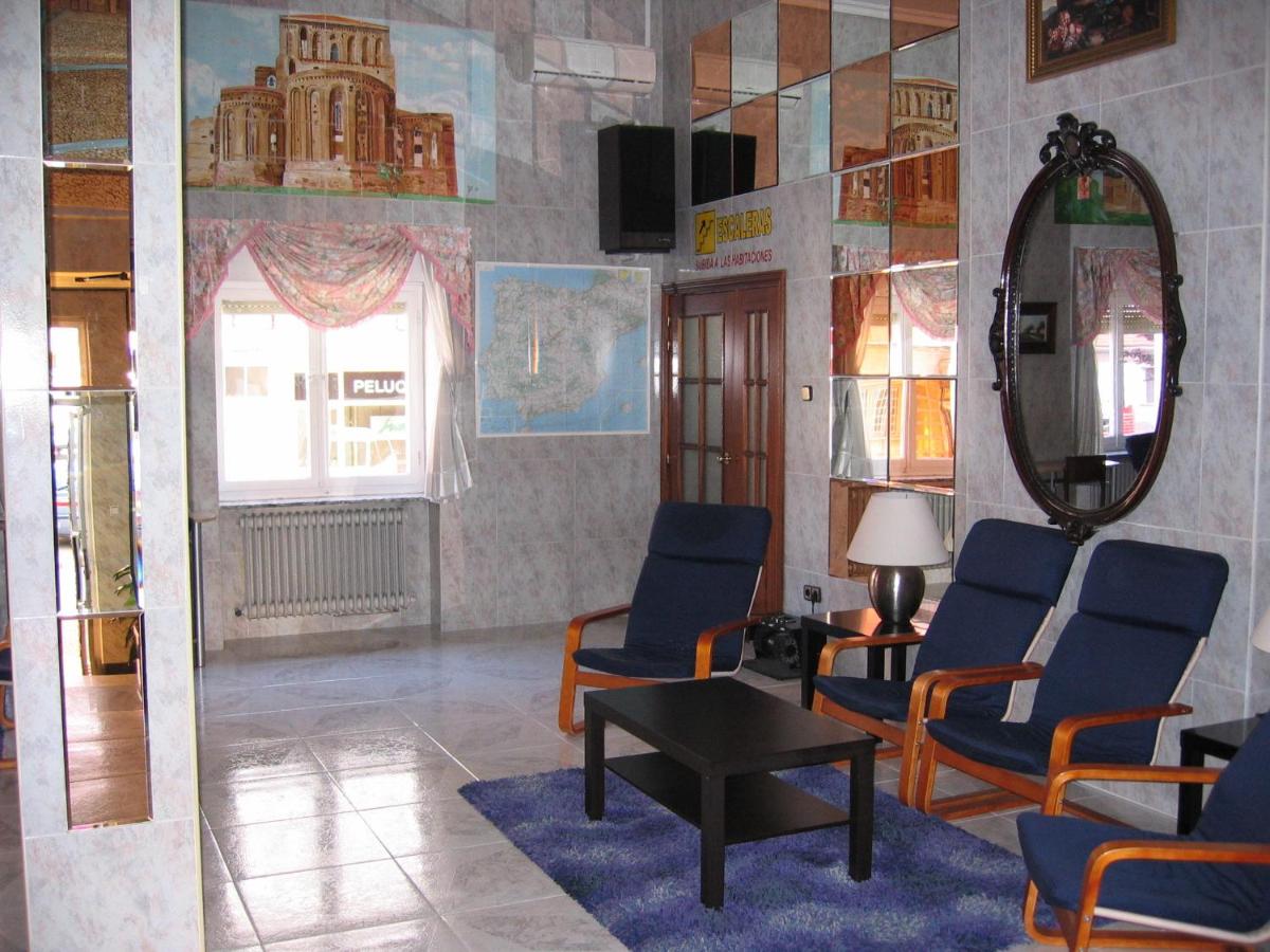 Hotel Fray Juán Gil - Housity