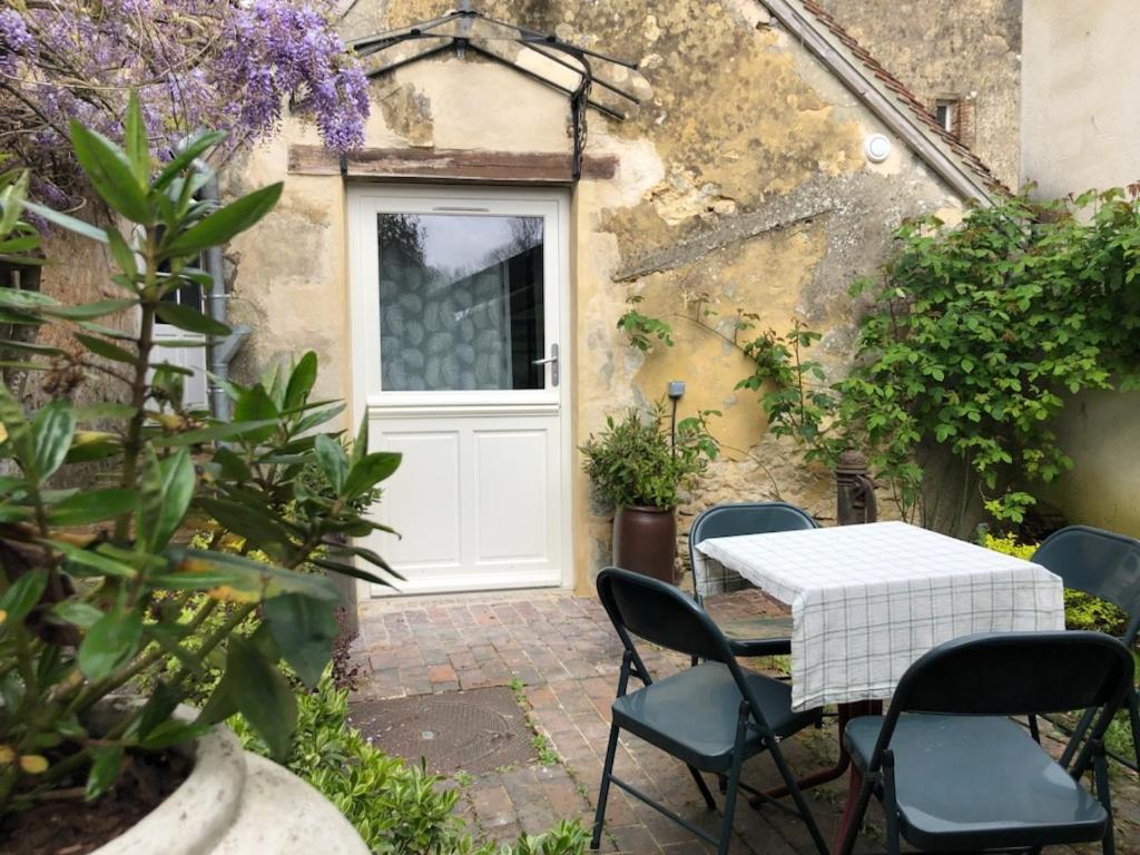 NATICOSY-Appartement centre historique avec jardin IDEAL COUPLE - Housity
