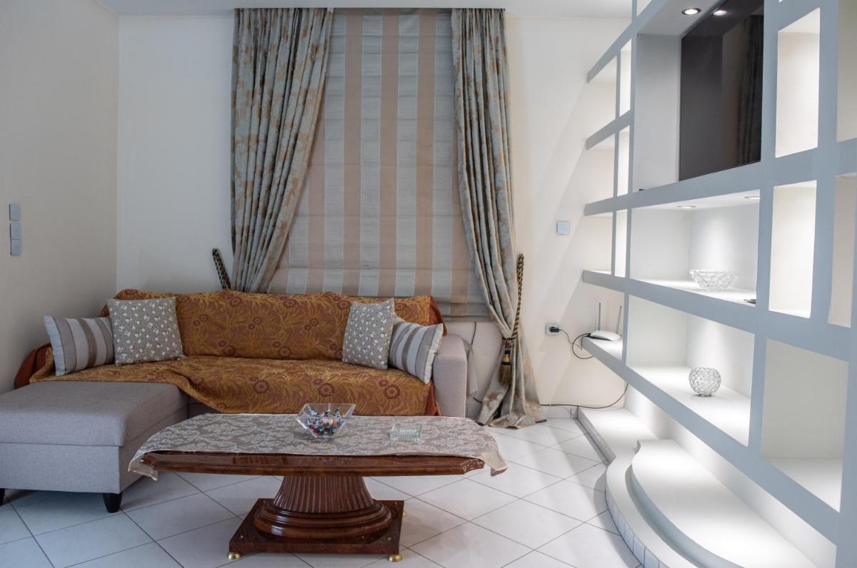 Two-Bedroom Home with Spa and BBQ, Oasis Suites - Housity