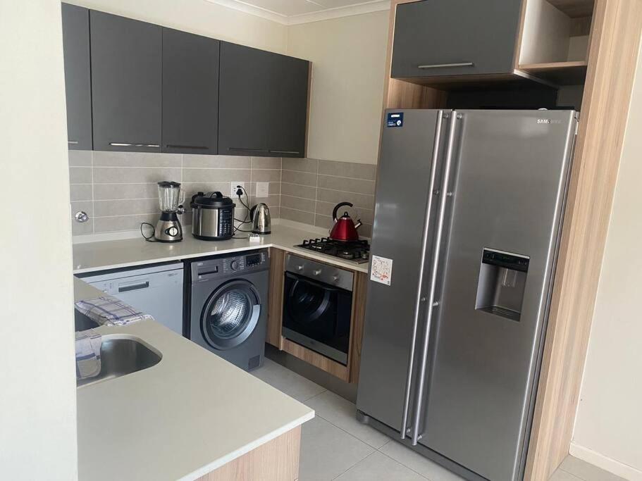 ORT AIRPORT Serengeti-Olivewood 1BeD Pad - Housity