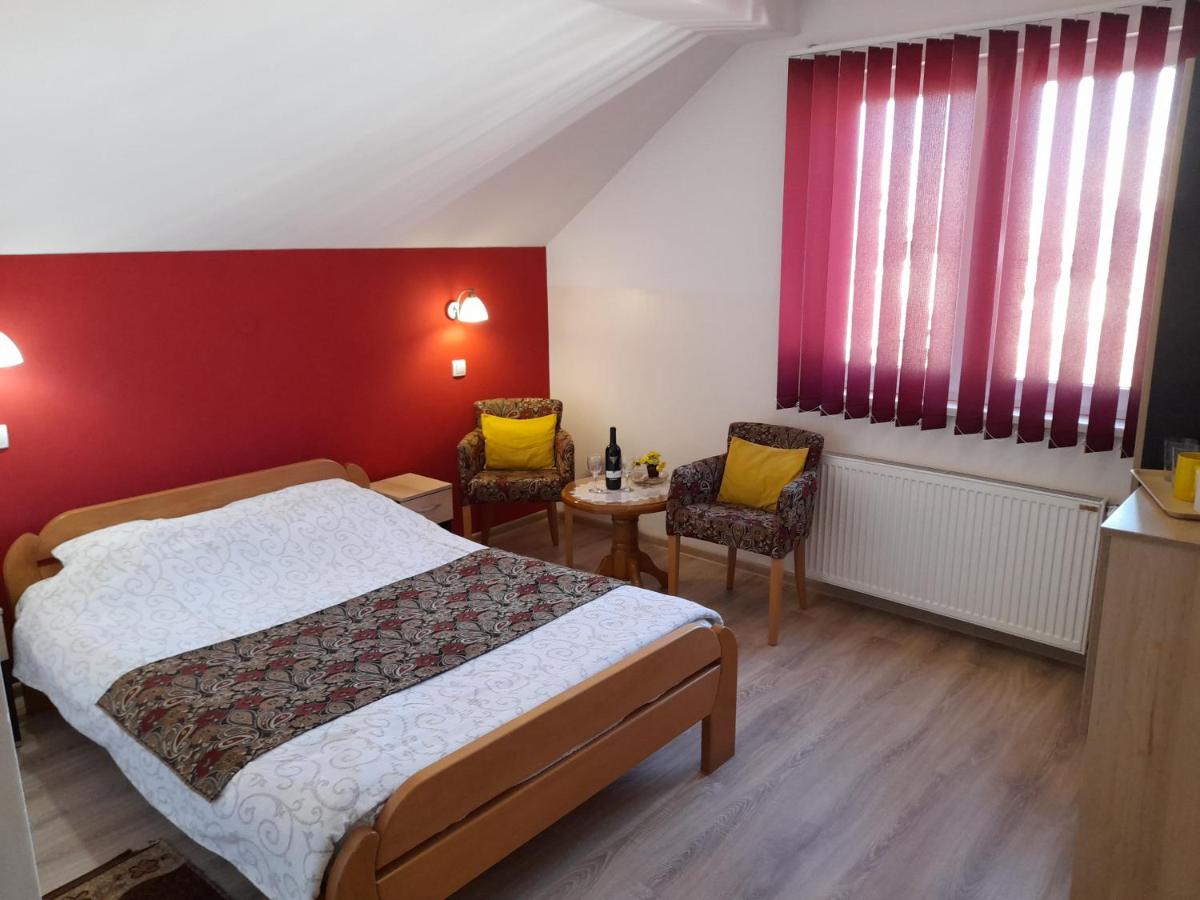 Sobe i apartmani Kety - Housity