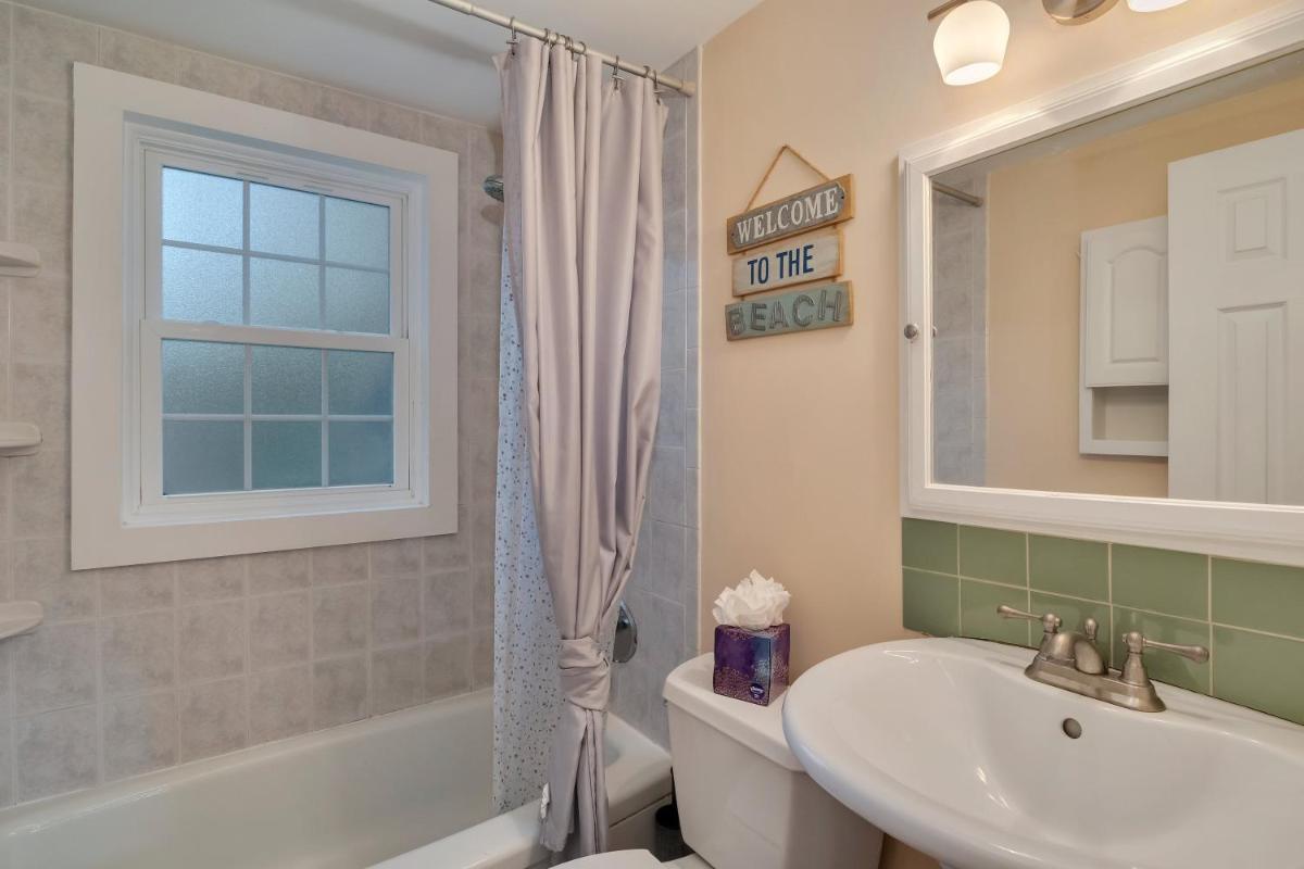 Cape Cod - Dennis Beach House - Walk to the Beach - Housity